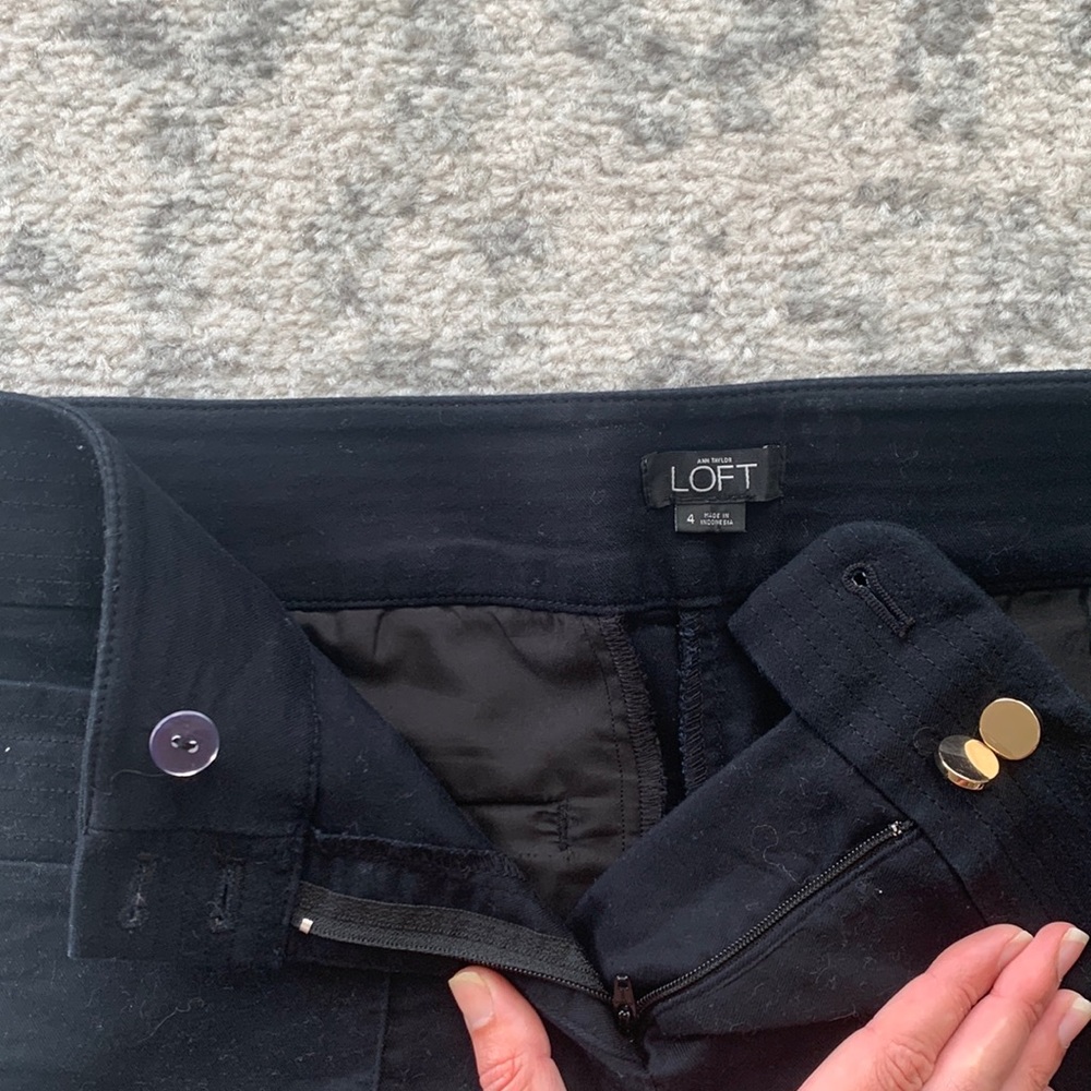 LOFT size 4 black shorts